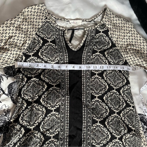 Patterned Button-Up Tunic Top - Picture 7 of 7